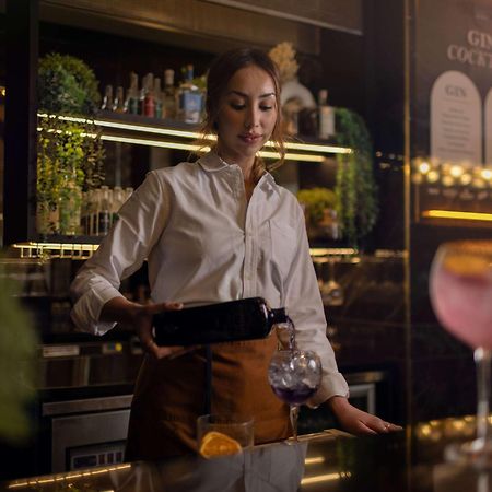 Movenpick Hotel Auckland Exterior photo A bartender at work