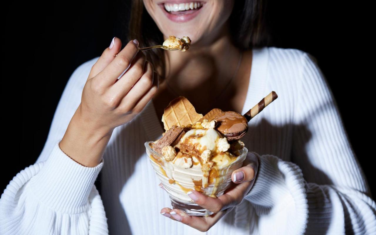 Movenpick Hotel Auckland Exterior photo A woman eating ice cream