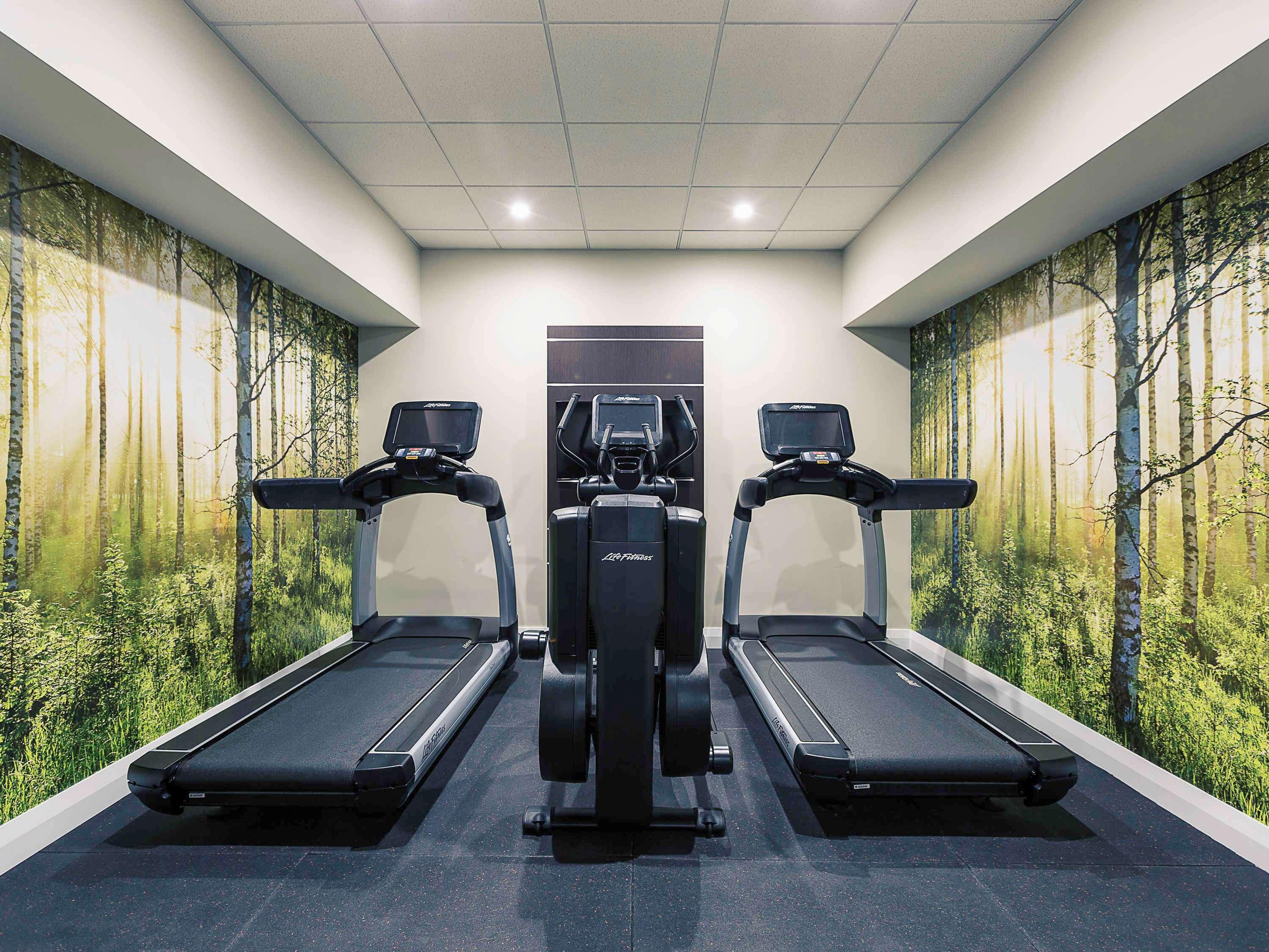 Movenpick Hotel Auckland Exterior photo A typical gym at a hotel