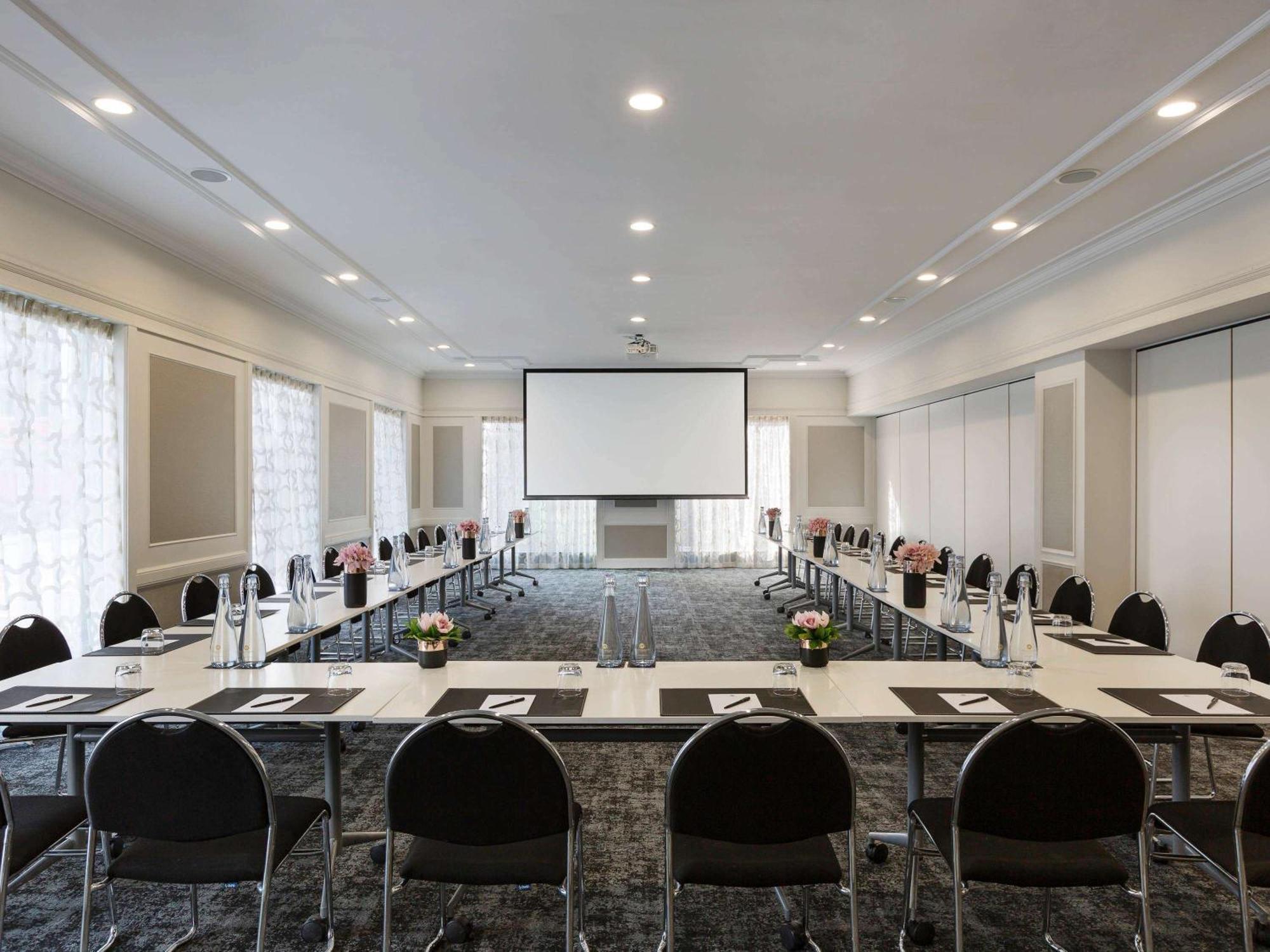 Movenpick Hotel Auckland Exterior photo Meeting room