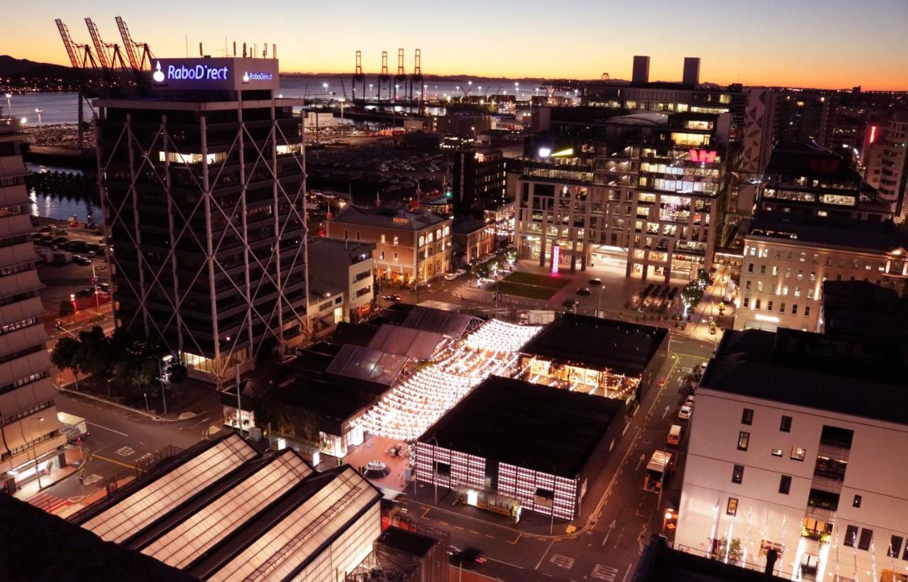 Movenpick Hotel Auckland Exterior photo The district at night